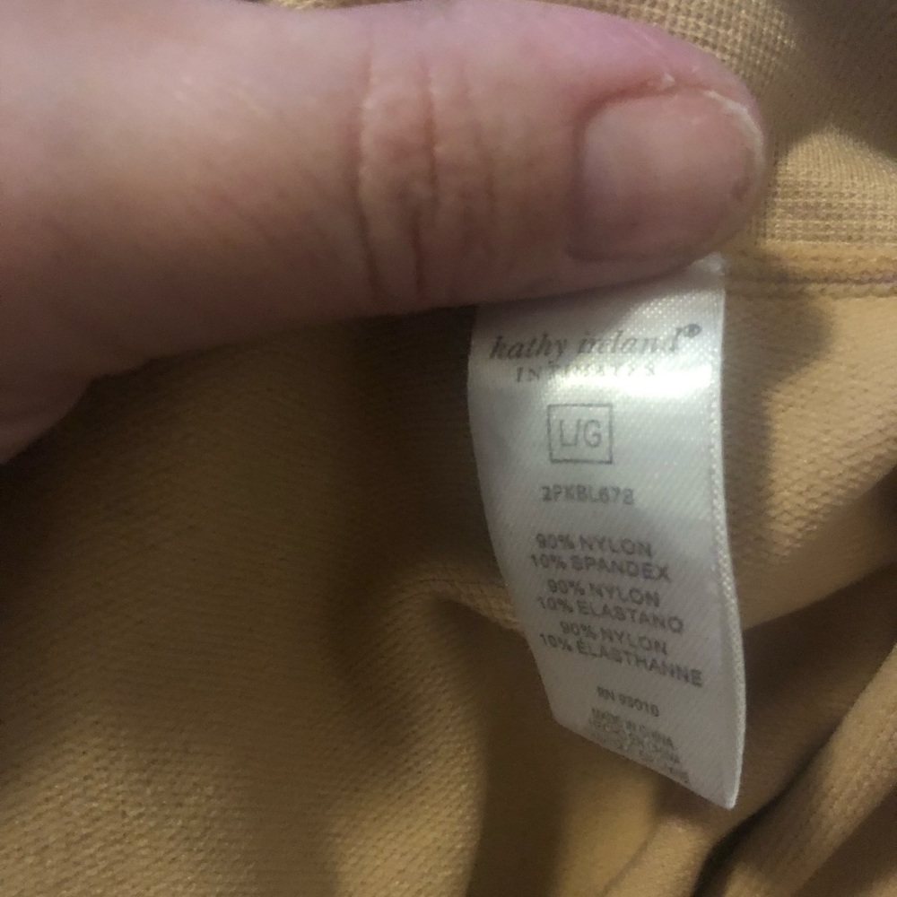 Spanks - Picture 4 of 5